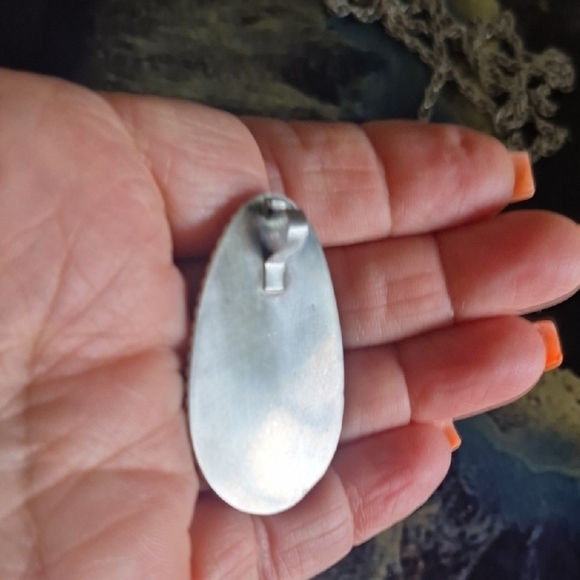 Elegant Labrodite Silver Pendant - Picture 2 of 5